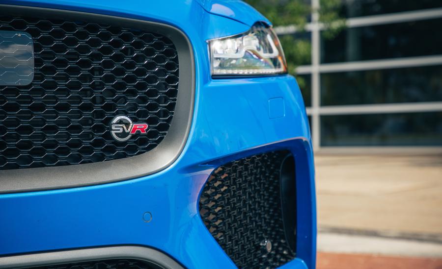 Детали экстерьера Jaguar F-Pace SVR 2018 года  (NA) (фото 20 из 40)